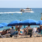 Toc de queda o policia tancant accés a les platges. El dilema dels pobles de la costa