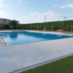 La piscina de la Bisbal torna a tancar en ple estiu per una altra avaria