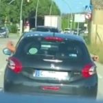 Paguen la multa de 200 euros per llançar una burilla des del cotxe a Palafrugell