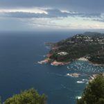Platja d’Aiguablava a Begur amb el Parador d’Aiguablava