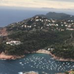 Platja d’Aiguablava a Begur amb el Parador d’Aiguablava i el far de Llafranc al fons 5
