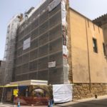 Obres de restauració de la façana del castell de la Bisbal