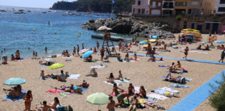 L’Ajuntament de Palafrugell mantindrà el requisit del català en les licitacions tot i retirar-lo en el servei de socorrisme platges canadell