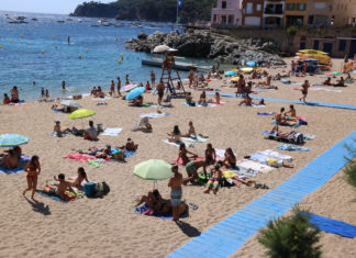 L’Ajuntament de Palafrugell mantindrà el requisit del català en les licitacions tot i retirar-lo en el servei de socorrisme platges canadell