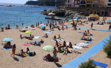 L’Ajuntament de Palafrugell mantindrà el requisit del català en les licitacions tot i retirar-lo en el servei de socorrisme platges canadell
