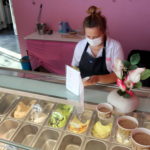 Talls de llum a Sant Feliu de Guíxols en plena onada de calor i temporada alta. Indignació entre visitants i consistori