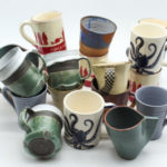 La primera edició limitada de tasses de la marca Ceràmica de la Bisbal triomfa al municipi