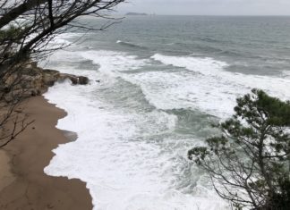 Protecció Civil alerta de fort onatge al Baix Empordà amb onades que poden superar els quatre metres