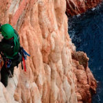 Els Agents Rurals retiren dues vies d’escalada al Montgrí per protegir nius d’ocells