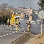 Un cotxe queda calcinat a la carretera entre Pals i Regencós