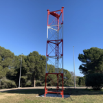 L’Ajuntament de Pals homenatja Radio Liberty instal·lant un fragment d’antena en una rotonda Radio Liberty fragment antena