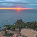 VÍDEO ESPECTACULAR: Calella de Palafrugell a la sortida del Sol a vista de dron