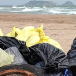 Recullen 150 quilos de plàstics i microplàstics a les platges de Pals i Torroella