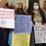 Imatges de les manifestacions d’ahir al Baix Empordà per la solidaritat amb Ucraïna