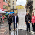 La Bisbal commemora el 700 aniversari del mercat amb visites guiades, exposicions i un mural de ceràmica L'alcalde de la Bisbal, Enric Marquès, amb altres autoritats durant la presentació del 700 aniversari del mercat Data de publicació: divendres 18 de març del 2022, 12:57 Localització: La Bisbal d'Empordà Autor: Redacció