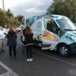 Calonge envia una furgoneta plena d’aliments i medicaments a Medika i la retornarà amb sis refugiats Imatge de la furgoneta amb l'alcalde de Calonge, Jordi Soler, abans de marxar ucap a Ucraïna Data de publicació: diumenge 06 de març del 2022, 11:14 Localització: Calonge Autor: Gerard Vilà