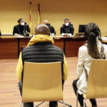 La fiscalia demana 4 anys i mig de presó per a un acusat de pessigar el cul a una menor al carrer a la Bisbal D'esquenes, al costat de l'intèrpret, l'acusat de pessigar el cul a una menor al carrer a la Bisbal d'Empordà Data de publicació: dijous 17 de març del 2022, 12:00 Localització: Girona Autor: Marina López