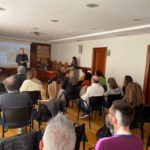 privat:-una-vintena-d’empreses-assisteixen-a-la-conferencia-de-txell-costa-sobre-com-potenciar-el-comerc-i-el-turisme-local-en-l’era-d’internet