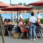 L’hostaleria gironina preveu una ocupació mitjana d’entre el 65% i el 70% els dies festius de Setmana Santa Pla mig de clients a la terrassa del Tucan Beach de Sant Pol, un dels establiments de Sant Feliu de Guíxols que va patir els talls de llum, aquest 16 d'agost del 2021 (Horitzontal) Data de publicació: dilluns 16 d’agost del 2021, 18:21 Autor: Xavier Pi