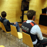 Jutgen l’acusat d’intentar matar la companya de pis a Palamós assestant-li 30 ganivetades durant l’estat d’alarma L'acusat d'intentar matar la companya de pis a Palamós Data de publicació: dilluns 04 d’abril del 2022, 13:21 Localització: Girona Autor: Xavier Pi