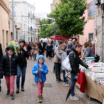 Calonge inaugurarà 3 llibreries més i una escola d’escriptura que s’estrena aquest Sant Jordi Afluència de públic a les parades de Calonge, el primer poble de llibres de Catalunya Data de publicació: dissabte 23 d’abril del 2022, 12:52 Localització: Calonge Autor: Marina López