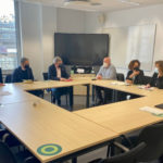 Els càmpings gironins demanen al Govern que parli amb el Ministeri per fer arribar la preocupació amb el parc eòlic marí La secretària d'Acció Climàtica, Anna Bernadas, en una reunió amb els membres de l'Associació de Càmpings de Girona Data de publicació: dimecres 13 d’abril del 2022, 18:12 Localització: Roses Autor: Imatge cedida a l'ACN per l'Associació de Càmpings de Girona