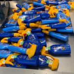 Dos detinguts per emportar-se centenars de productes d’un supermercat de Palafrugell Centenars de cremes solars damunt d'una caixa registradora d'un supermercat de Palafrugell que dos homes haurien robat Data de publicació: dimarts 24 de maig del 2022, 17:23 Localització: Palafrugell Autor: Imatge cedida a l'ACN pels Mossos d'Esquadra