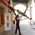 La Fira del Circ de la Bisbal d’Empordà estrena uns premis per votació popular en homenatge a Lola Casademont La companyia de circ Non sin tri exposa un fragment del seu espectacle dins de la presentació de la Fira del Circ al Carrer de la Bisbal d'Empordà Data de publicació: dimarts 24 de maig del 2022, 11:54 Localització: La Bisbal d'Empordà Autor: Aleix Freixas