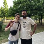 privat:-al-sofa-xerrant-amb-la-pegatina