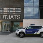 Detingut un presumpte lladre amagat en una zona boscosa a la Bisbal, després de robar en un domicili Un cotxe patrulla de la policia local de la Bisbal d'Empordà davant dels Jutjats (imatge de la Policia Local)