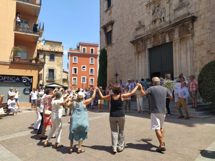 privat:-la-sardana-de-l’alcalde,-acte-central-de-la-tradicio-de-festa-major-a-palafrugell-per-sta.-margarida