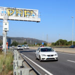 El radar de la C-31 a Castell d’Aro multa 44.300 conductors el 2021 i és el que més infractors caça a la demarcació El radar fix situat a la C-31 a Castell d'Aro - Autor: Xavier Pi/ACN