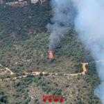 Acció Climàtica alerta de l’elevat perill d’incendi forestal fins dimarts i demana extremar les precaucions Imatge de l'incendi declarat a Castell d'Aro - Fotografia dels Bombers de la Generalitat