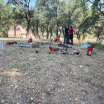 Denuncien una empresa per fer feines de neteja forestal a Platja d’Aro tot i les restriccions del Pla Infocat Els operaris treballaven a 25 metres del camí que dona entrada a la zona boscosa del massís de les Gavarres