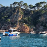 Els mossos aturen una festa en unes barques fondejades a la Cala del Golfet