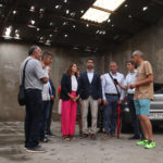 El Govern activa les ajudes d’emergència per les destrosses que provoca la pedregada a la Bisbal d’Empordà El vicepresident del Govern, Jordi Puigdenró, i la consellera de Presidència, Luara Vilagrà, visiten un aparcament foradat per la pedregada d'aquest dimarts al vespre Data de publicació: dimecres 31 d’agost del 2022, 14:34 Localització: La Bisbal d'Empordà Autor: Aleix Freixas