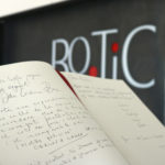 El llibre de visites del restaurant Bo.TiC a la recepció - Imatge de Gerard Escaich Folch