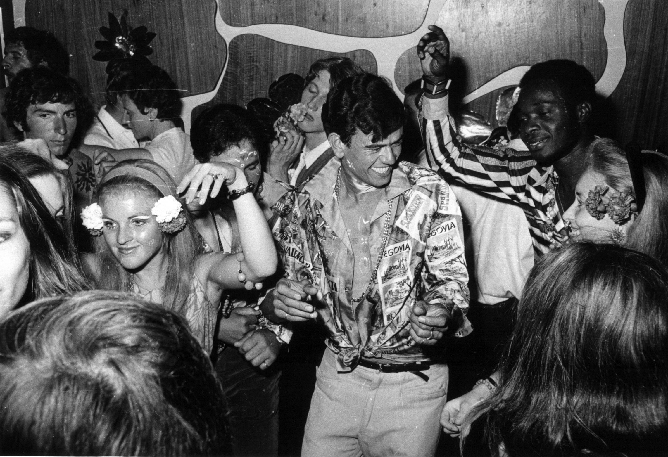 Festa en una discoteca de l'Escala, 1977  Autor: Diputació de Girona. INSPAI, Centre de la Imatge. Fons L'Indépendant (autoria desconeguda)