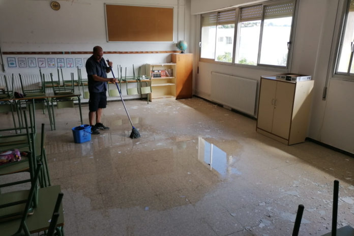 L'estat en què ha quedat una de les aules de l'escola de la Bisbal - Cedida per l'AFA