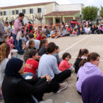 Protesta a l’escola de la Bisbal d’Empordà amb la teulada afectada per la pedregada: “Volem una escola digna”
