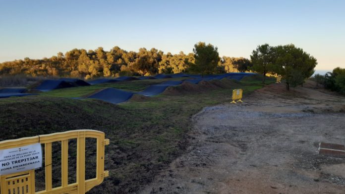 privat:-ultims-retocs-al-pump-track-de-begur-abans-de-la-seva-inauguracio-oficial-el-30-d’octubre
