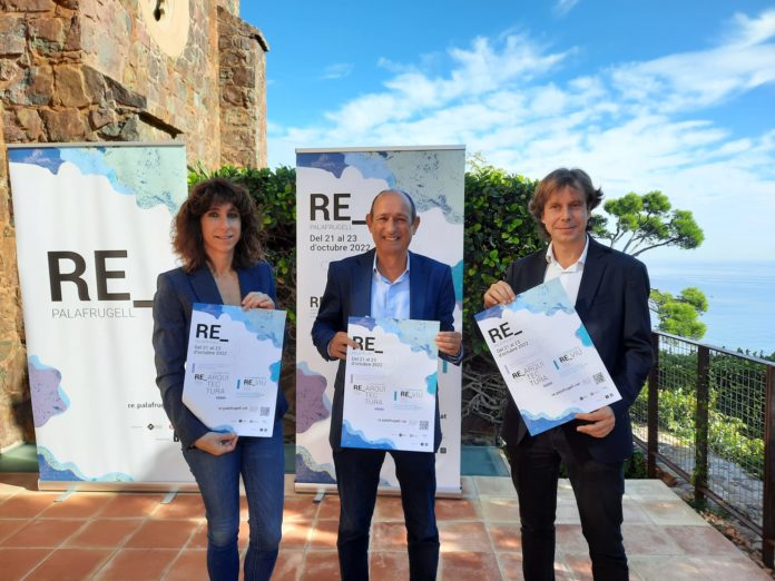 Sílvia Beleña, Cap de Promoció Econòmica de Palafrugell; Joan Vigas, Alcalde de Palafrugell; i Marc Riera, President de la demarcació de Girona del Col·legi d’Arquitectes de Catalunya.