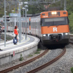 Els impulsors del tren-tram de la Costa Brava volen que sigui un fet el 2030 per revertir la dependència dels carburants Un tren de rodalies arriba a l'estació de Flaçà Data de publicació: dimarts 18 d’octubre del 2022, 07:00 Localització: Palamós Autor: Aleix Freixas
