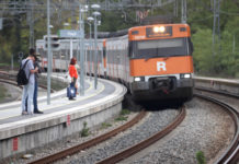 Els trens de Rodalies tornen a circular, amb alguns retards, després de dos dies d’aturada Un tren de rodalies arriba a l'estació de Flaçà Data de publicació: dimarts 18 d’octubre del 2022, 07:00 Localització: Palamós Autor: Aleix Freixas