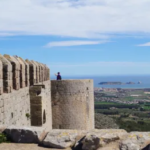 S’enderroca l’antic edifici del parc de bombers de Torroella