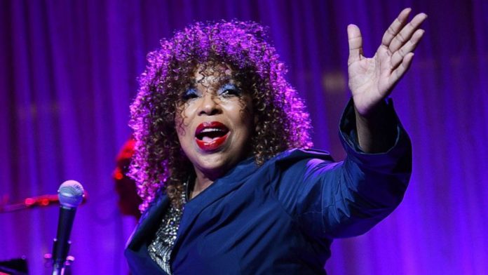 roberta-flack-anuncia-que-pateix-ela-i-que-no-cantara-mes