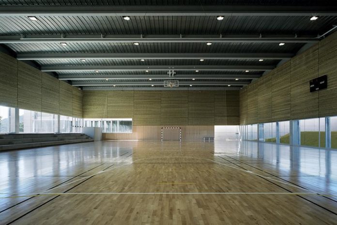 privat:-ajut-de-la-diputacio-de-girona-per-a-la-renovacio-del-parquet-del-pavello-carles-nadal