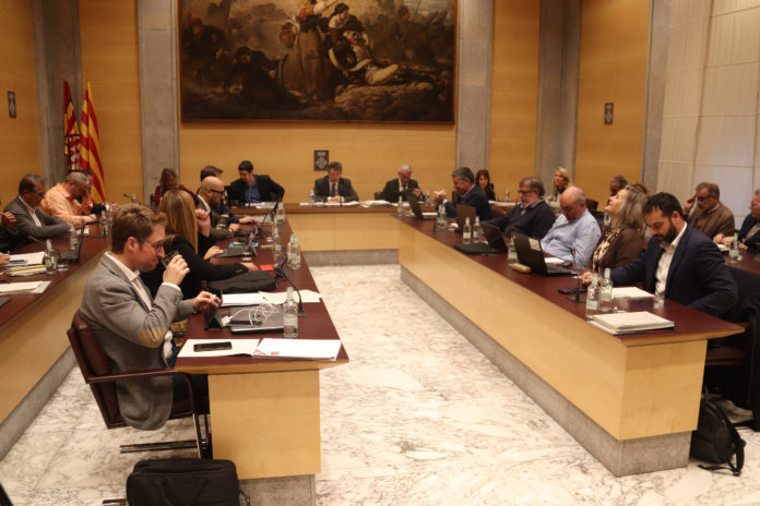 Els diputats de la Diputació de Girona durant el debat de pressupostos del 2023 - Aleix Freixas/ACN