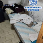 Detingut el propietari de diversos establiments de Platja d’Aro per explotar treballadors estrangers L'habitacle on vivia un dels treballadors - Imatge de la Policia Nacional