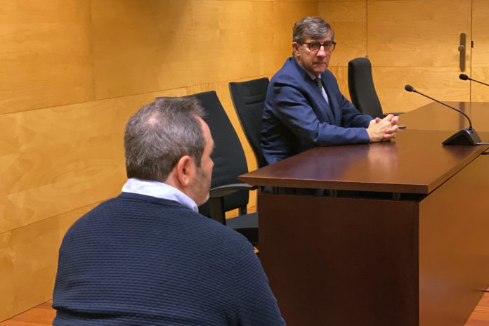 D'esquenes, el professor de la Bisbal d'Empordà abusat d'abusar de tres alumnes Data de publicació: dijous 15 de desembre del 2022, 11:34 Localització: Girona Autor: Marina López